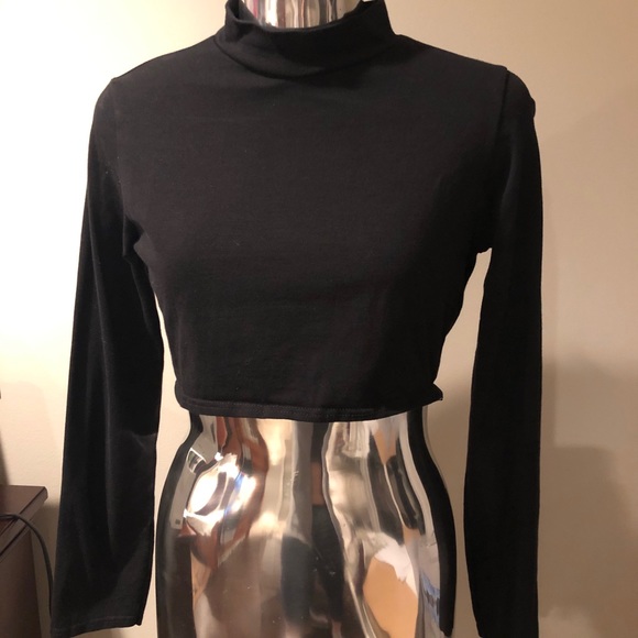 Long sleeve black mock neck crop top